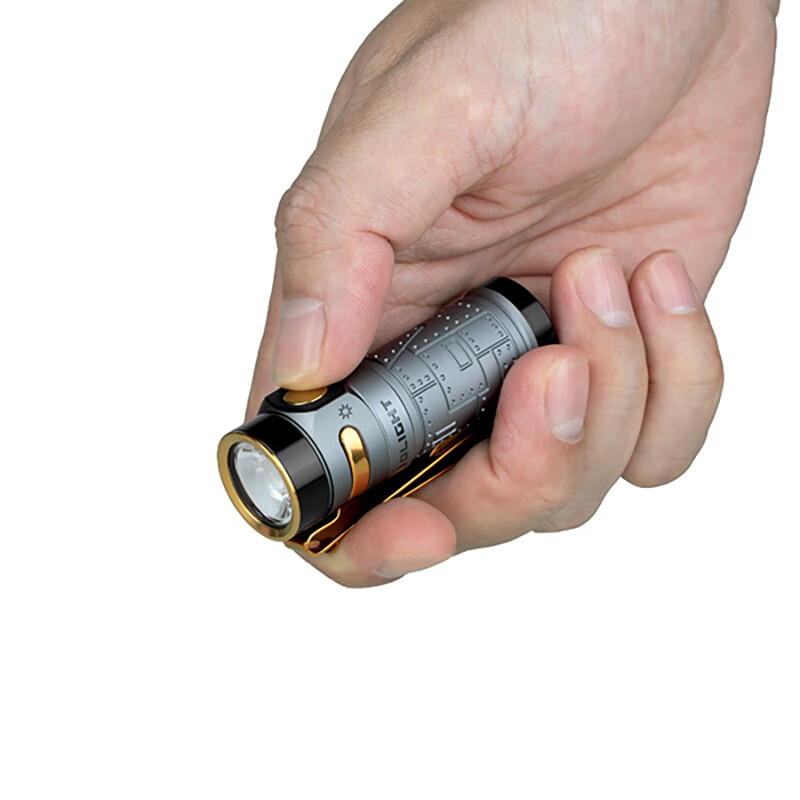 傲雷 OLIGHT 指揮家Baton 4超長續航1300流明強光手電筒 戰機單機版