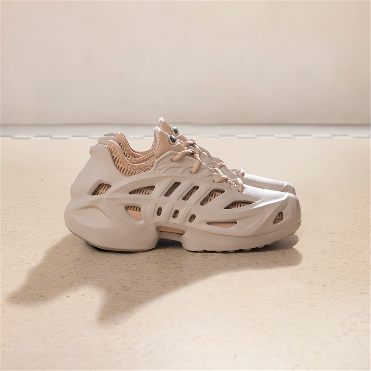 adidas 阿迪達斯 ADIFOM CLIMACOOL 男女款經典款運動鞋 IF3904