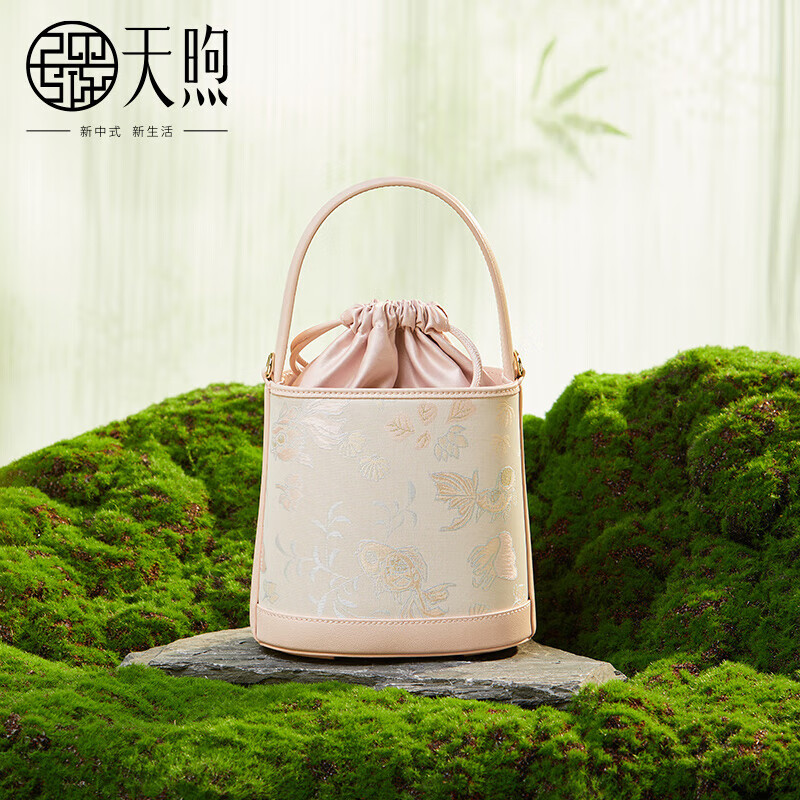 Tian xu 天煦 女士新中式織錦提花旗袍手提單肩斜挎大容量水桶包