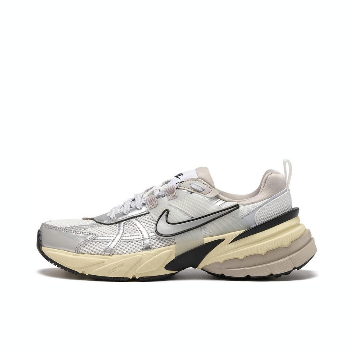 NIKE 耐克 V2K RUN 時尚復古 輕盈透氣 女子運動鞋