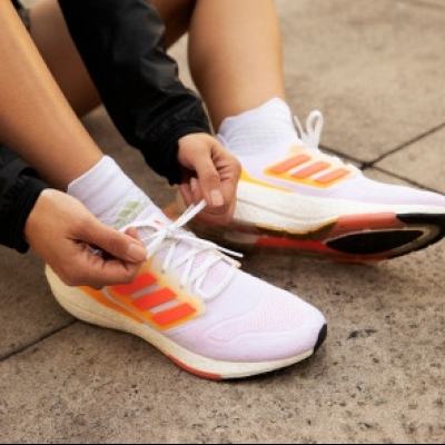 adidas 阿迪達斯 女士低幫緩震跑步鞋