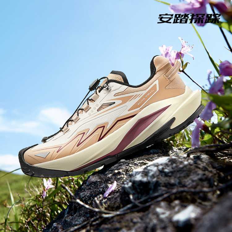 10點：安踏 探蹤 女款專業戶外徒步防潑水登山運動鞋