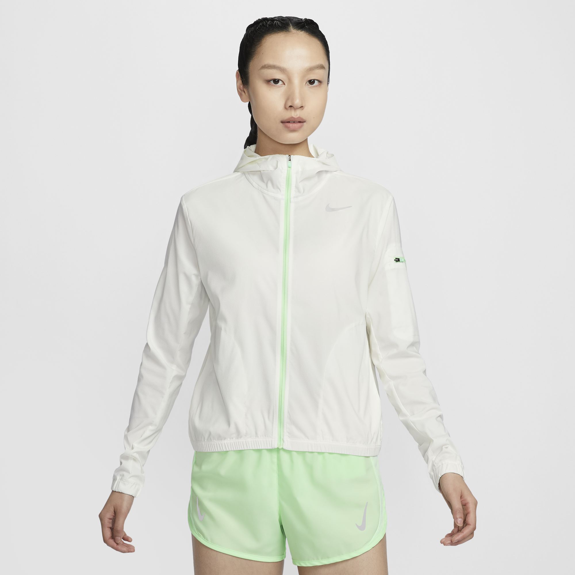 20點開始：NIKE 耐克 女子拒水連帽跑步夾克 HJ3948