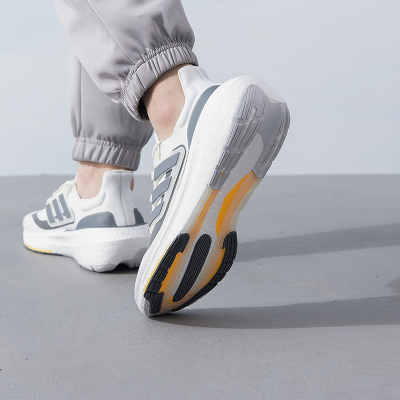 adidas 阿迪達斯 男款跑步鞋 ID3281