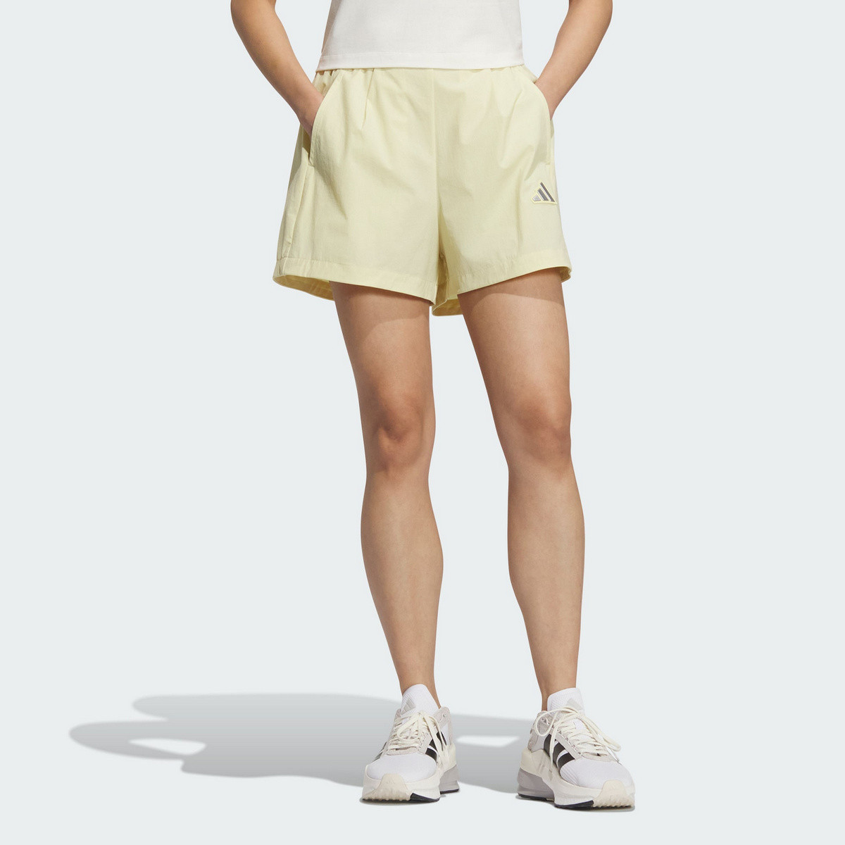 阿迪達斯adidas2025女士夏休閑舒適時尚百搭梭織短褲