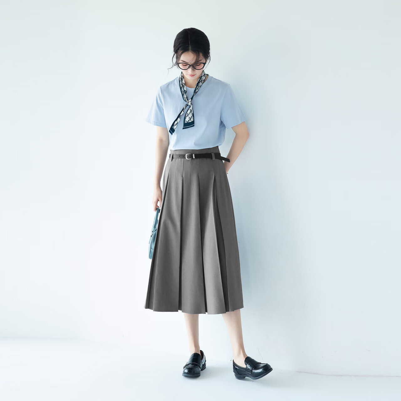 eifini 伊芙麗 索羅納面料簡(jiǎn)約基礎(chǔ)款圓領(lǐng)T恤女百搭多色短袖 晴山藍(lán) S 95-105斤