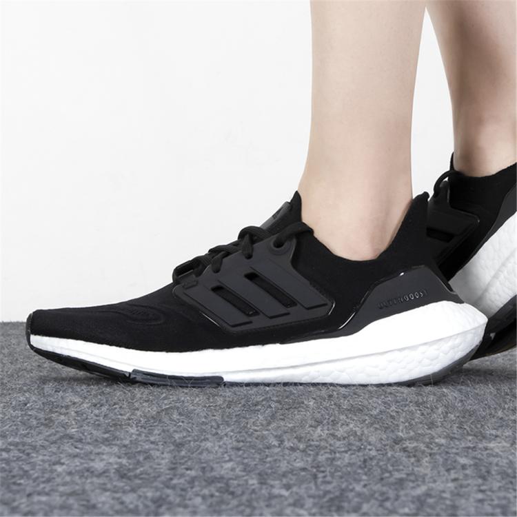 adidas 阿迪達斯 ULTRABOOST 22 男女款跑鞋